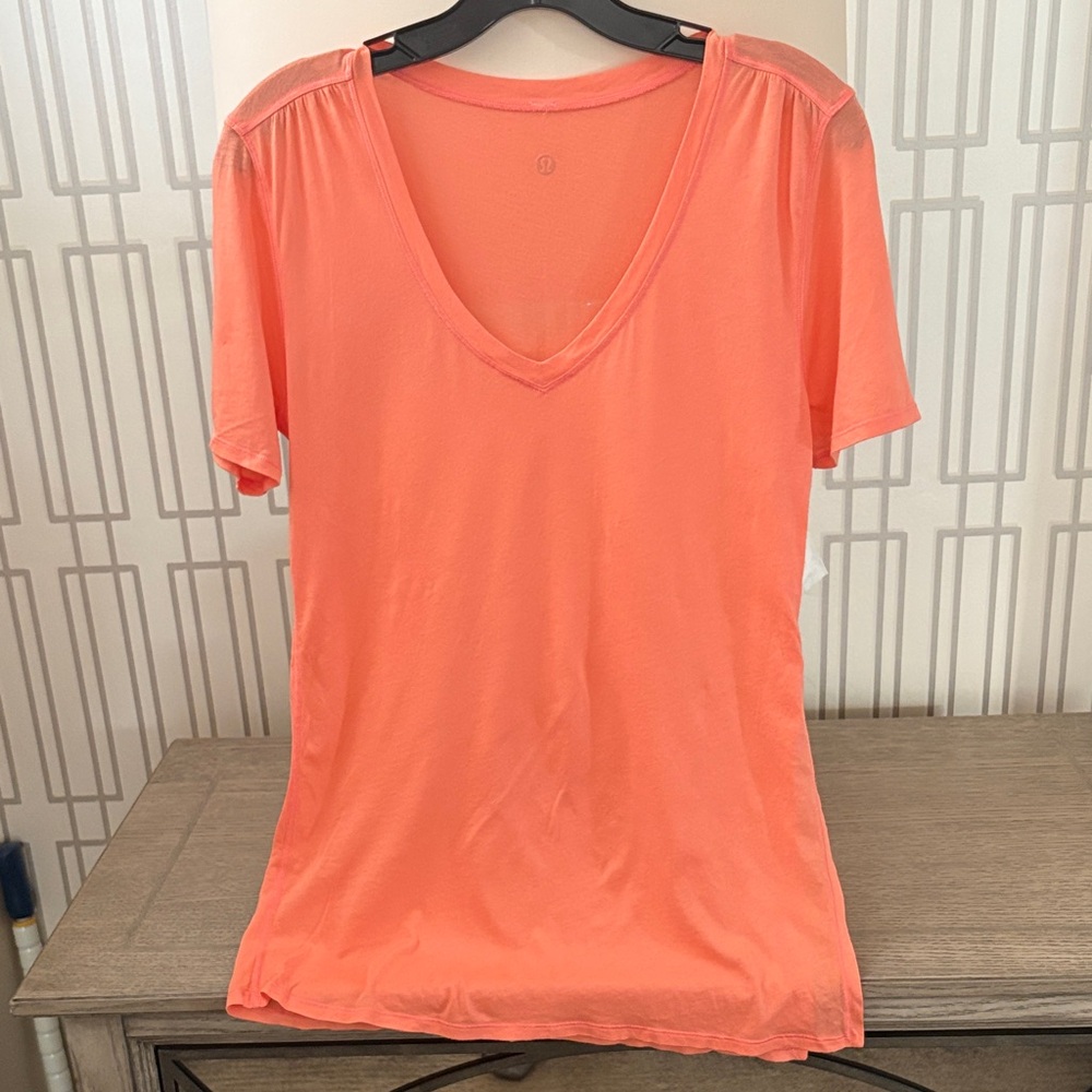 lululemon athletica Peach V-Neck Short Sleeve Tee Size 6